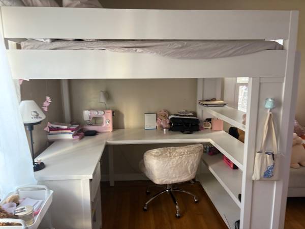 Loft bed with desk in good condition 1