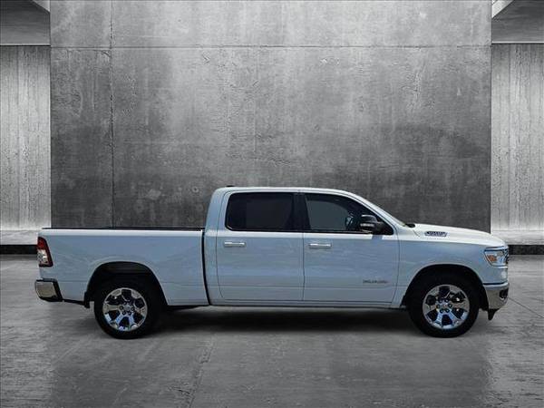 Camioneta Ram 1500 2022 Dodge Big Horn Crew Cab - $31,477 (Llame al *(480) 372-8478* para confirmar disponibilidad al instante)63485998364161123