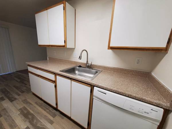 $1,595 / 2br - 950ft2 - $500 MOVE YOU IN - FREE MONTH OF RENT - Pet Friendly - W/D In-Unit63914855305602122