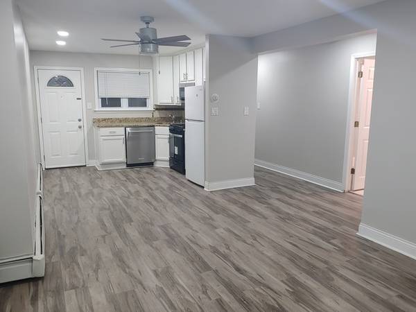 $2,500 / 3br - Spacious  Rogers Park 3 Bedroom 2 Bath - Includes Parking!!! (Chicago - Rogers Park)63918414799618120