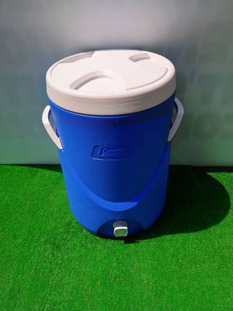 2 Five Gallon Water and Drink Jugs with Spigot 1