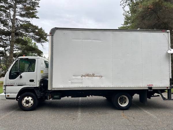 Camión cerrado GMC ISUZU 2007 - $14,900 (Shoreline)63654706226945121