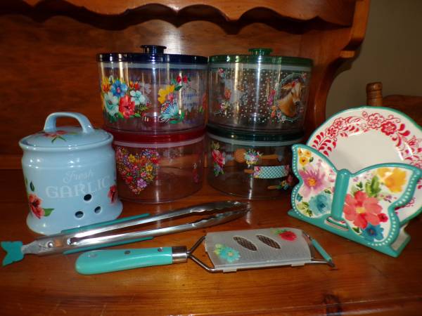 Lot of Various Pioneer Woman Kitchen Items 1