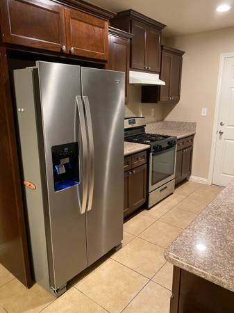 $700 / 3br - 1500ft2 - vivienda compartida asequible (Los Ángeles)63952929948418121