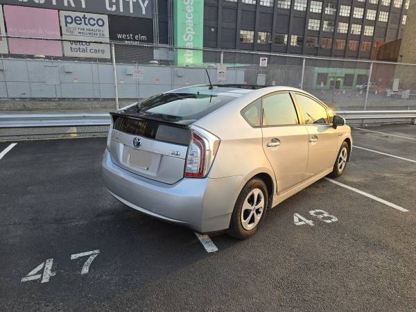 2012 Toyota prius Type G - $11,900 (Brooklyn)63654714713601123