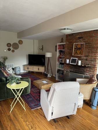 $3500.00 / 2br - 1500ft2 - Charming Capitol Hill townhouse w original floors63843415338497120