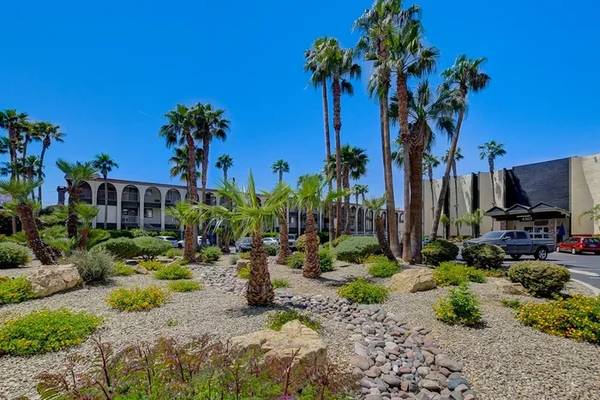 $810 / 230ft2 - 24-Hour Availability, Tub/Shower, Refrigerator (4505 Paradise Road, Las Vegas, NV)63859612588929123