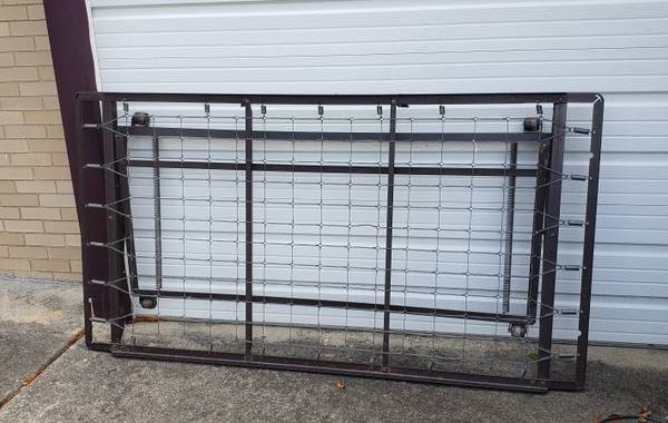 TWIN BED FRAME TRUNDLE 1