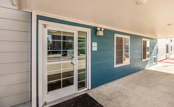 $227 / 1br - Short-Term Stay, Long-Term Comfort - Special Offer! (4624 East Fwy, Baytown, TX)63906679610882120