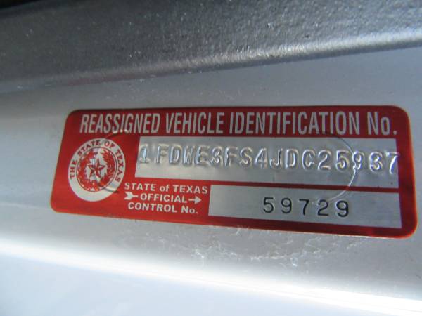 2018 Ford E-350 17' - Photo 12