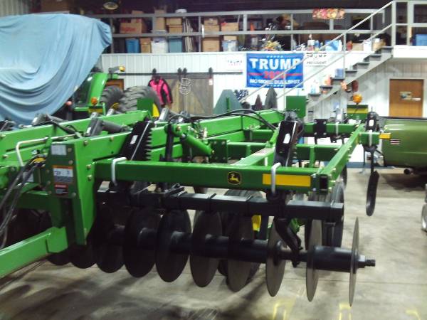 JD 714 11 shank chisel plow 1