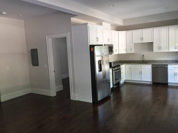 $5,400 / 4br - **NO FEE ** Newton 4 bed 4 bath. W/D in unit **63699526108033120