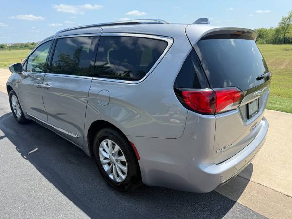 2018 Chrysler Pacifica Touring L - $9,300 (Austin)63491335636609122