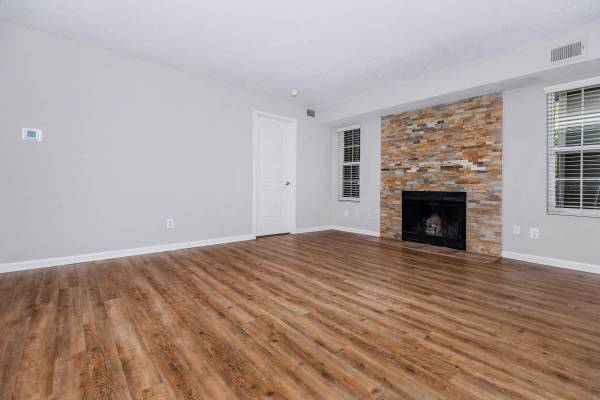 $1,812 / 1br - 654ft2 - Área de Mantenimiento de Automóviles, Casa Club, Acceso Fácil a Compras (8017 Ashberry Ln, Pasadena, MD)63694609851521123