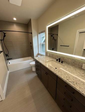 $1,150 Habitación principal grande en zona cercana del oeste Chill (River west)63839292623747120