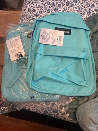 New Everest 16.5” backpacks, 2 of them - $20634358620384011221