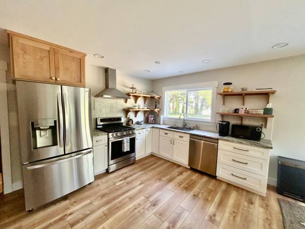 $2,700 / 3br - 1600ft2 - Spacious, 3 Bed, 2 Bath Home on 1 Acre, Available Oct.1st (Lynden)63920959576707122