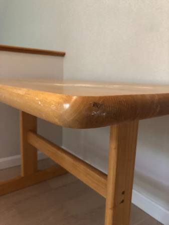 🪵 Solid wood table - - $120 (Hopkinton)63471202586883121