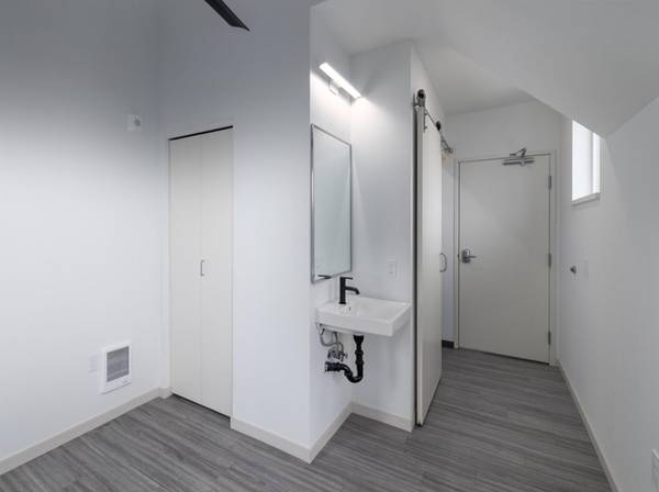 $700 / 1br - CALL for 2 FREE MTH + Furnished Patios w Lantern & Loft Layout Avail! (Rose City Park Neighborhood)63870108874753122