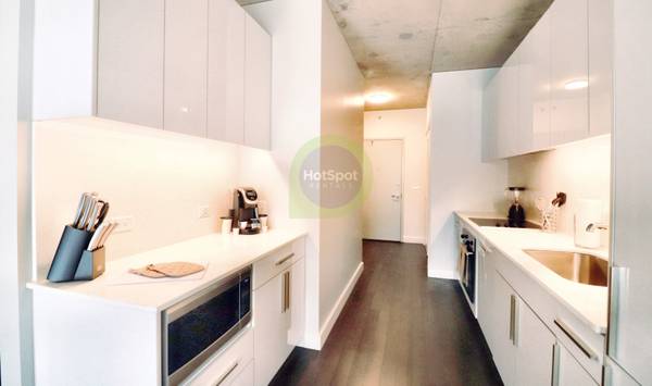 $2,025 / 1br - River North Modern Convertible/1 Bedroom w/ in unit w&d (River North)63959878969346122