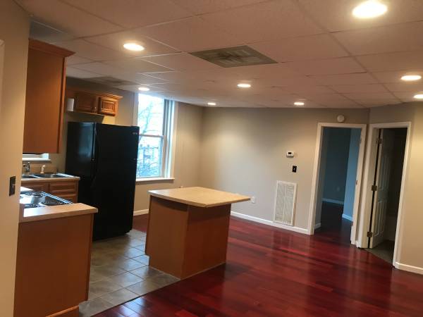 $1,200 / 2br - 950ft2 - Great downtown loft - 2x1-  Athens (Includes water, sewer and parking) (Athens, TN)63993218899971120