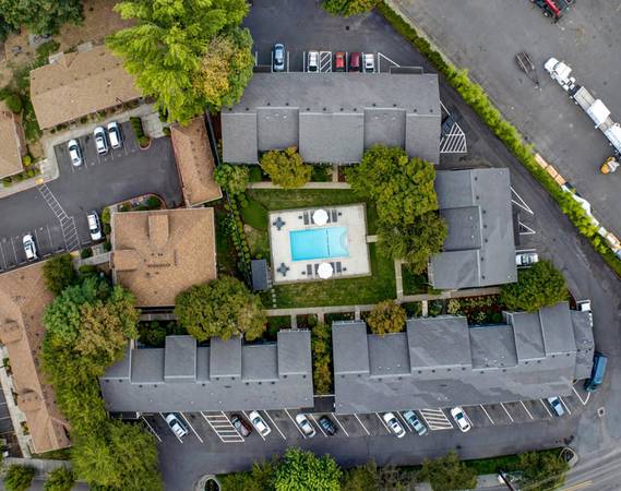 $1,399 / 1br - By Cedar Hills Shopping Center + Private Courtyard Setting - One Bed (Beaverton)63956353121027124