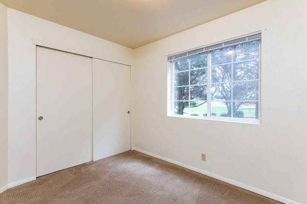$2,300 / 3br - 1210ft2 - Traslado sin esfuerzo desde esta joya de 3 habitaciones/2 baños con comodidades modernas (Bend, OR)63839291032193122