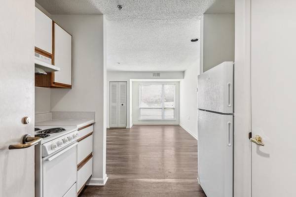$1,533 / 2br - 816ft2 - TV lounge, Desirable location in Scott's Addition, Electric range64027113303298122