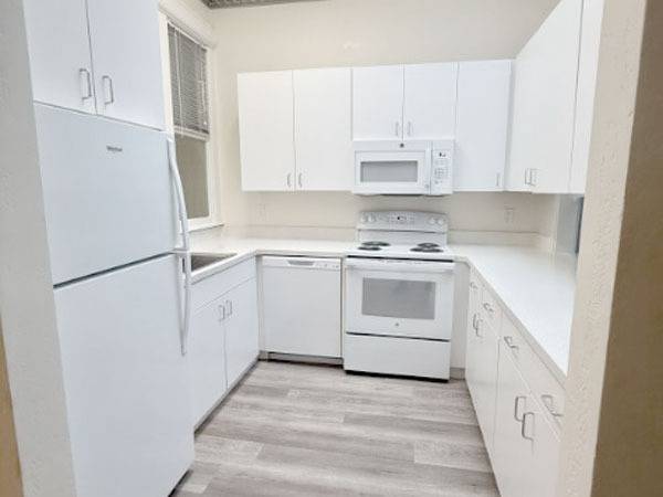$2,195 / 1br - 646ft2 - ¡IMPRESIONANTE! Apartamento de 1 dormitorio y 1 baño :: ¡AHORROS! :: Alquiler por debajo del mercado :: Cocina moderna (centro de San José)63813640034819120