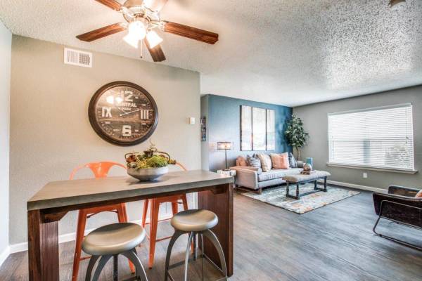 $1,079 / 1br - 600ft2 - Escape to Cedar Hill: 1 BR Haven w/ Resort Pool Access (Cedar Hill)63796477276547123
