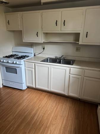 214 CRIPPEN AVE 1