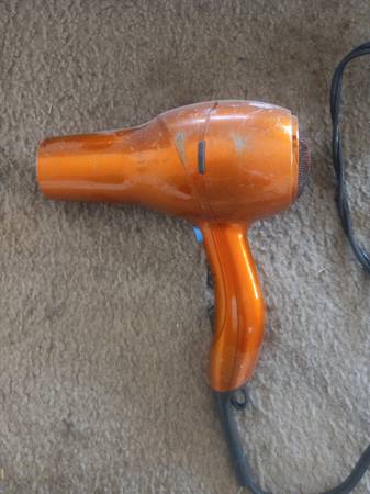 BLOW DRYER 1
