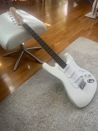 White squier strat 1