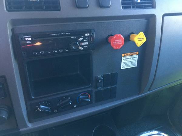 2015 Peterbilt 337 - Photo 12