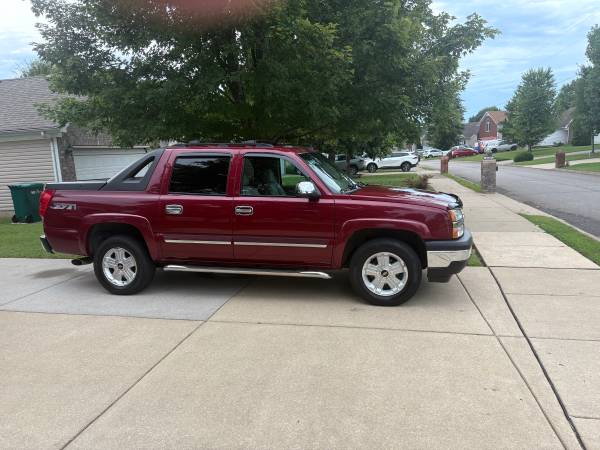 UN SOLO DUEÑO HERMOSO CHEVROLET AVALANCHE Z71 2006 - $10,499 (Spring Hill)63621422481667128
