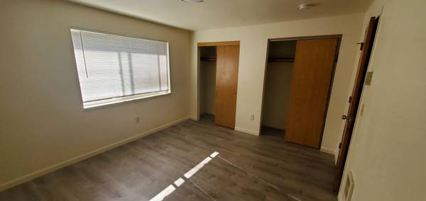 $1,559 / 2br - 985ft2 - Beautifully RENOVATED 2bed/1.5bath townhome! W/D hookups  available (Portland)63820848721283124