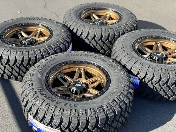 Llantas 17 pulgadas MT para Chevrolet Silverado, GMC Yukon Sierra 1500, aro 6x5.5 - $1.350 (Sacramento)63440114038529122