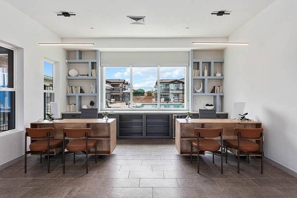 $1,522 / 1br - 783ft2 - Casa Club, Islas de Preparación y Luces Colgantes (7601 W Glendale Ave, Glendale, AZ)63623922950147124