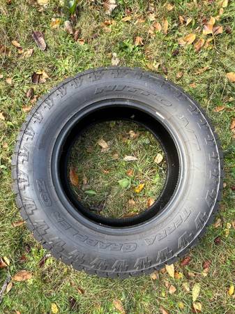 Neumático Nitto 285/65/20 - $50 (Renton)63471421414403121