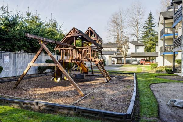 $2,200 / 2br - 1019ft2 - 2B/2B, ventilador de techo, ubicado en Everett (525 112th St SE, Everett, WA)63799910225281121