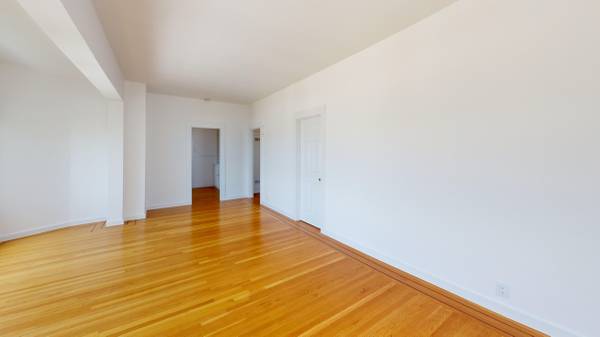 $5,445 / 1br - 897ft2 - Amazing View! Spacious Updated 1BR/1BA + Den Laundry On Site (north beach / telegraph hill)64000754110339122