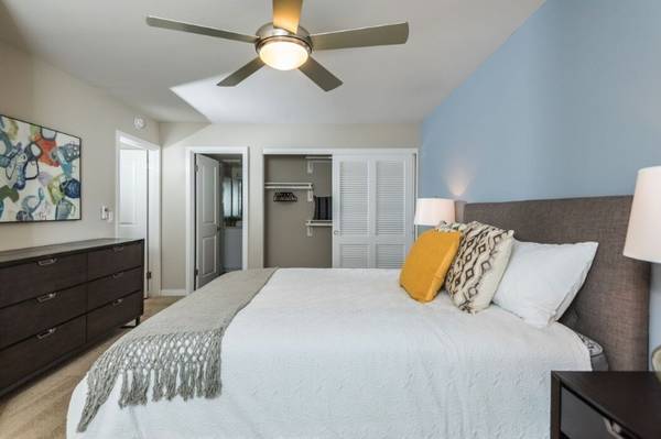 $4,095 / 2hab - 1011ft2 - Déjese llevar por el estilo de vida de lujo definitivo en Bay Tree Apartment Homes (los gatos)63847331201793124