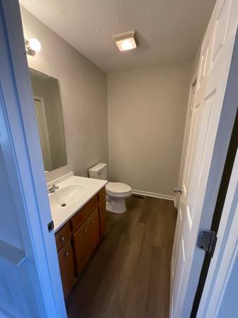 $1100.00 / 2br - Newly-renovated Townhouse Near Exit 7!63860362519555123