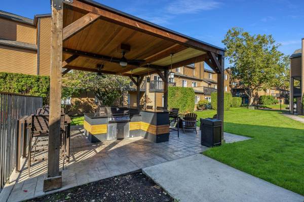 $1,655 / 2br - 1145ft2 - Newly Renovated 2 BR-Modern Kitchen, Gym Access & 2 Months Free (Fishers Landing)64039059779329124