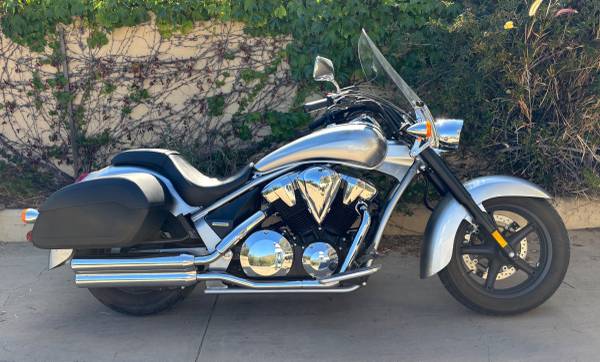 2014 Honda Interstate with 2,100 miles, 1 owner like new
