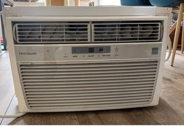 Frigidaire ///12,000 BTU AC/// Air Conditioner /// with Remote 1