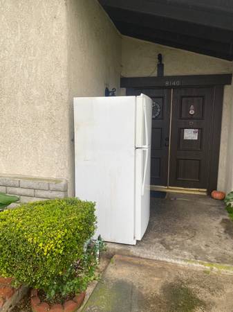 FREE CURB SIDE PICKUP / FRIDGE 1