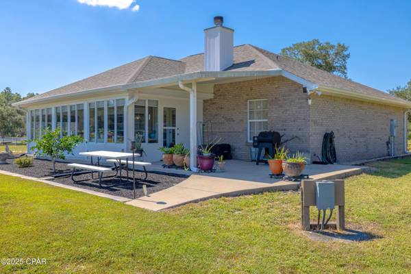 $499,900 / 3br - 1980ft2 - Gorgeous lakefront, brick home sitting on over 4 acres! (Chipley)63910447912451121