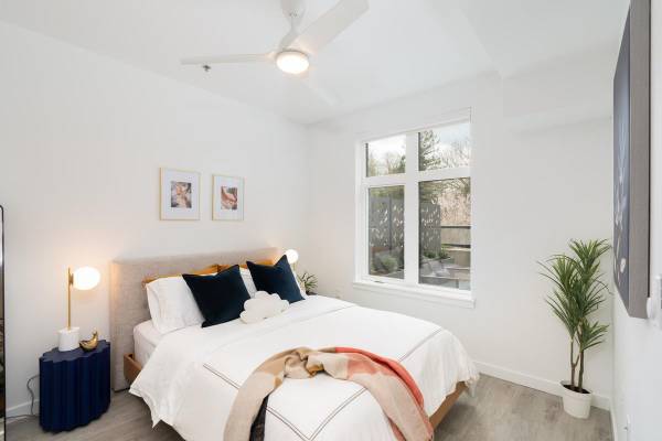$2,199 / 2br - 888ft2 - You Can Get 4-8 Weeks Free at Henley Place! Tour Today! (Milwaukie)63820825173505122