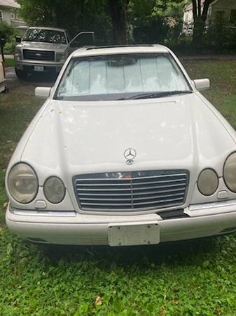 1999 Mercedes Benz e320 4 matic 1
